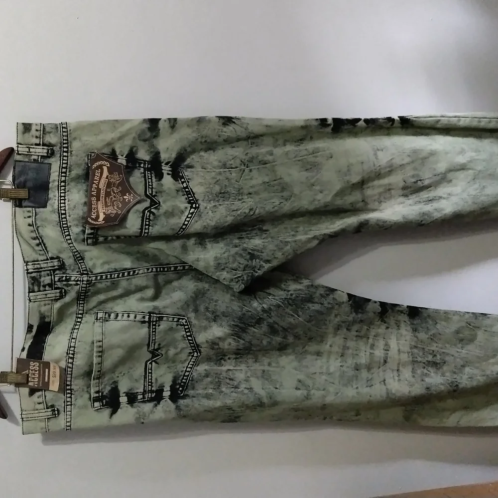 Men's Distressed Tie-Dye Jeans - Picture 7 of 10